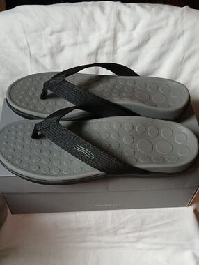 Vionic Gray Footbed Black Strap Flip Flops